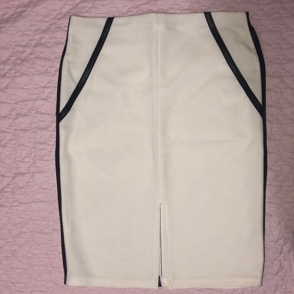 Pencil skirt - Picture 2 of 5